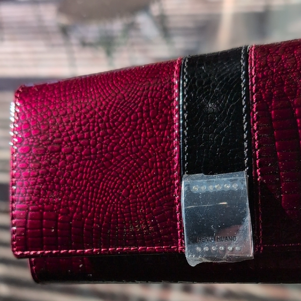 Leather Croc-Embossd Wallet - Picture 8 of 8
